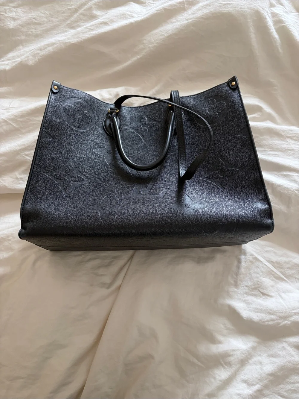 Louis Vuitton OnTheGo Black GM - Picture 3 of 9